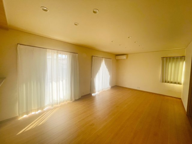 築浅！佐野市犬伏中町　中古住宅の居間・リビング