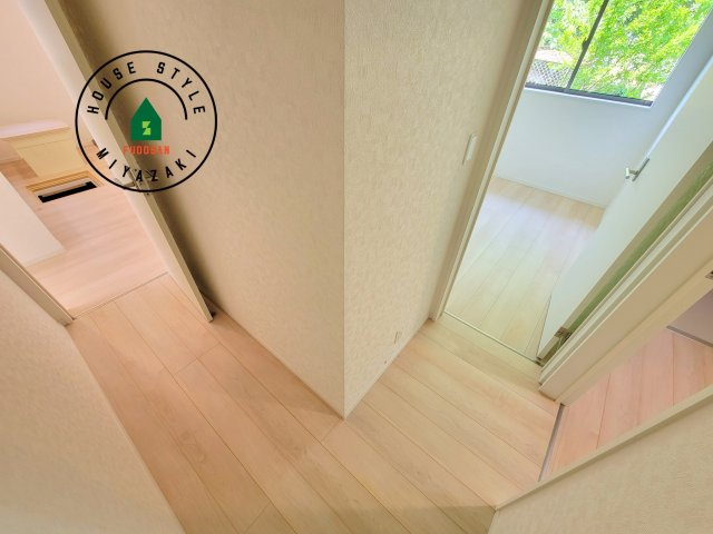 都城市一万城町第2-3棟（2号棟）の内装|平屋はワンフロアしかないため、部屋と部屋の距離が近くなります。 生活音の緩衝材として廊下を活用するのがおすすめです。