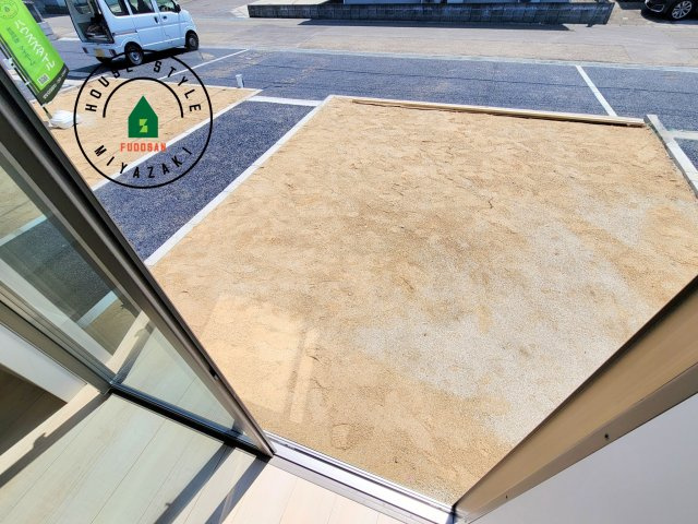 都城市一万城町第2-3棟（2号棟）のバルコニー|将来的にウッドデッキなど施工して、素敵なバルコニースペースを活用できます。