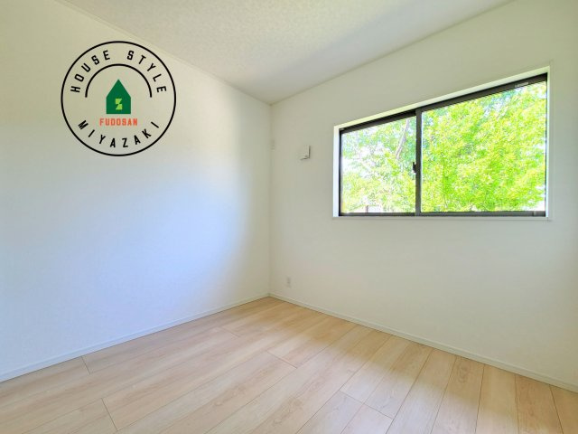 都城市一万城町第2-3棟（2号棟）の子供部屋|穏やかな光が差し込む室内には、穏やかな時間が流れます。