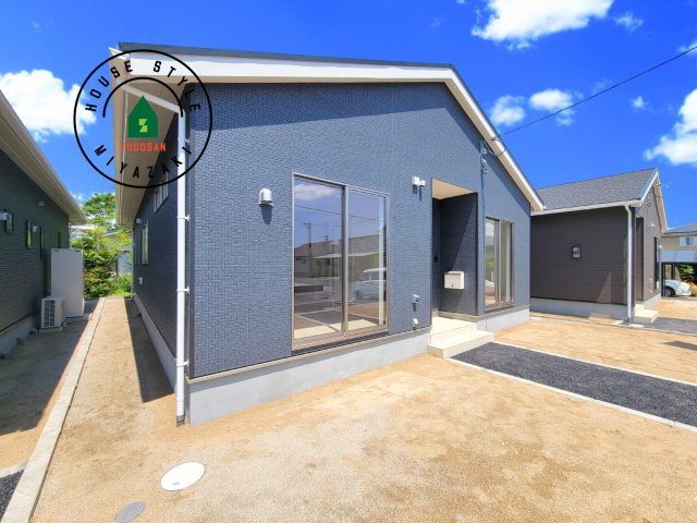 都城市一万城町第2-3棟（2号棟）の外観|デザイン性のある外観です。