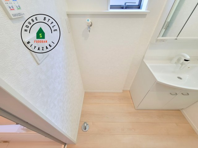 都城市一万城町第2-3棟（2号棟）のランドリースペース|ランドリースペースとなります。広々して有効的にご使用できます。 