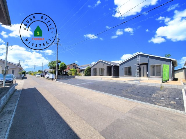 都城市一万城町第2-3棟（2号棟）の前面道路含む現地写真|見学の時間などお気軽にお問い合わせ下さい。
