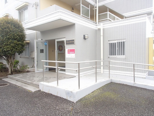 スロープ付きのエントランスです♪