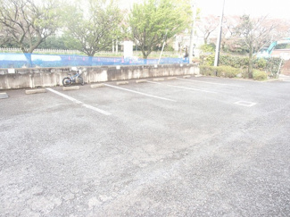 ★敷地内駐車場★（空き状況・使用料等詳細はご確認下さい）