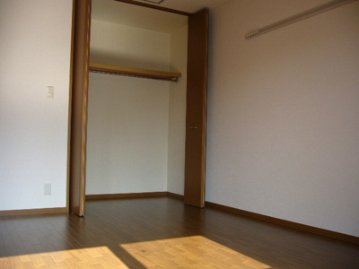 ６帖の洋室にはクローゼットがあります