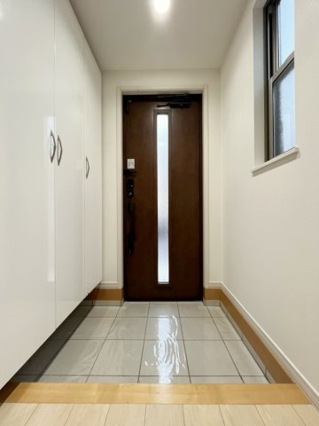 千葉市美浜区稲毛海岸五丁目戸建の玄関