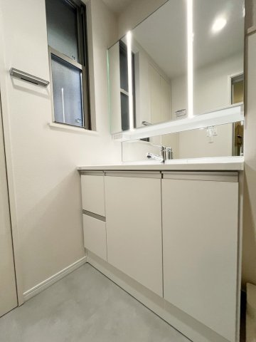 千葉市美浜区稲毛海岸五丁目戸建の洗面所