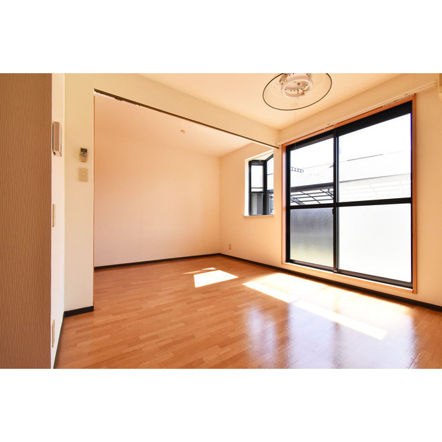 ロイヤルハイツE棟【10.000円キャッシュバック対象物件】の居間・リビング