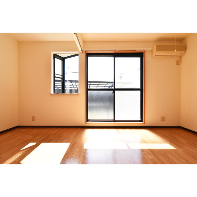 ロイヤルハイツE棟【10.000円キャッシュバック対象物件】の洋室