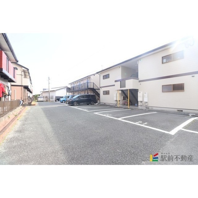 ロイヤルハイツE棟【10.000円キャッシュバック対象物件】の駐車場