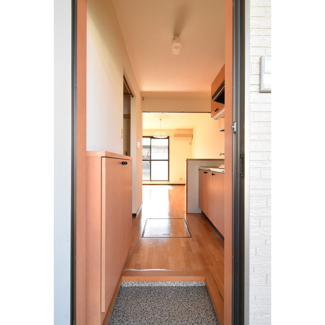 ロイヤルハイツE棟【10.000円キャッシュバック対象物件】の玄関