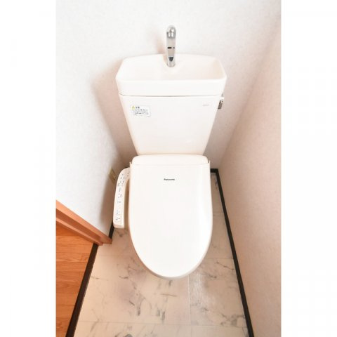 ロイヤルハイツE棟【10.000円キャッシュバック対象物件】のトイレ