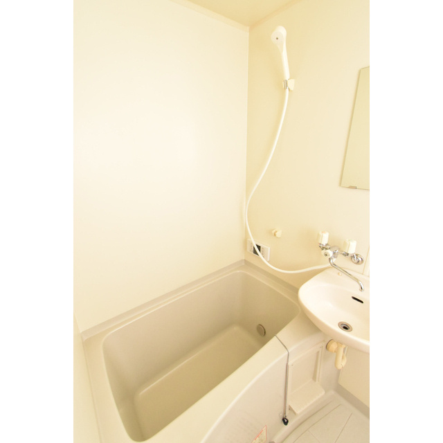 ロイヤルハイツE棟【10.000円キャッシュバック対象物件】の浴室