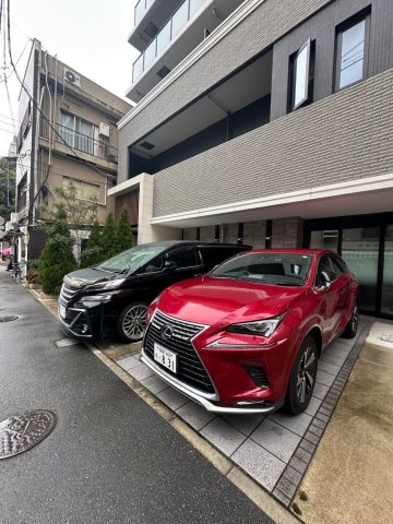 リュエール デュ ボヌールの駐車場