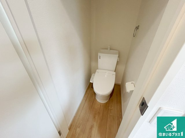 神戸市垂水区馬場通　新築一戸建てのトイレ|1・2階の2ヶ所にあるので、朝の忙しい時間の順番待ちもなく、深夜の利用にも大変便利です。