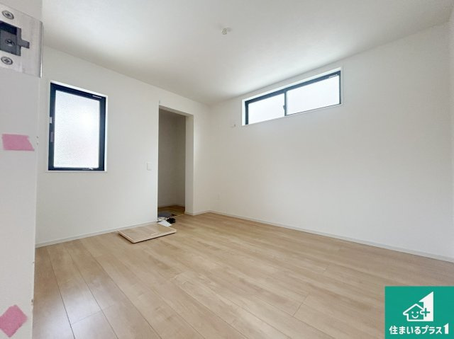 神戸市垂水区馬場通　新築一戸建ての洋室|ウォークインクローゼット付きで生活スペースもスッキリできます。各居室にも収納がありますので、お子様の衣類やおもちゃなどもしっかり収納できます。