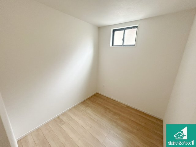 神戸市垂水区馬場通　新築一戸建ての洋室|シンプルな洋室は、自分好みのインテリアが楽しめます♪ご家族とインテリアや家具を選びに行くのは新築購入時の醍醐味の一つです。ぜひお楽しみください♪