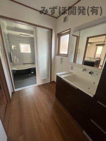 山形市飯田4丁目のその他|3/27撮影
脱衣場
使いやすい独立洗面台です♪