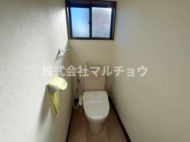 青葉台戸建てのトイレ|落ち着いた色調のトイレです