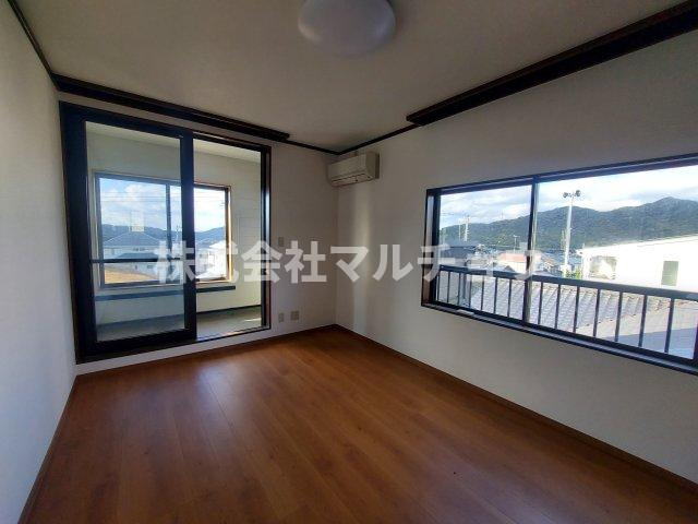 青葉台戸建ての洋室|広々とした洋室です