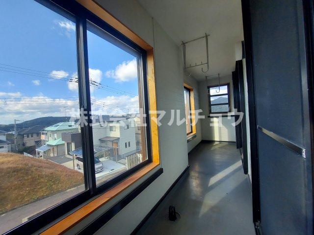 青葉台戸建てのバルコニー|暖かな日差しのふりそそぐバルコニー