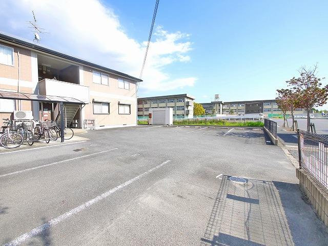 パセオリバーサイドAの駐車場|駐車場があります