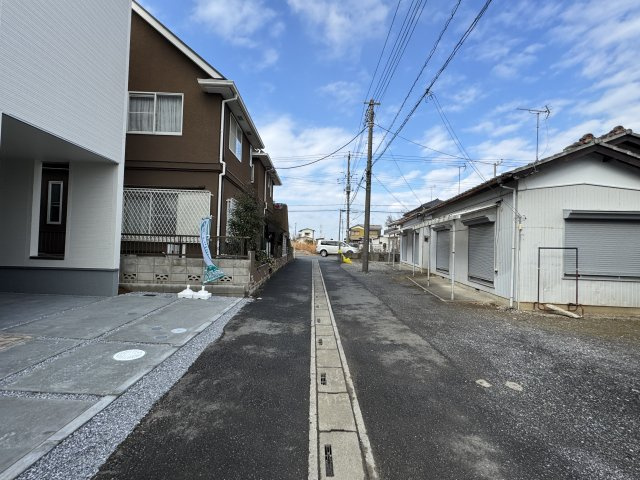三郷市戸ケ崎１丁目新築戸建【戸ヶ崎小学校：10分】の前面道路含む現地写真|北東側前面道路