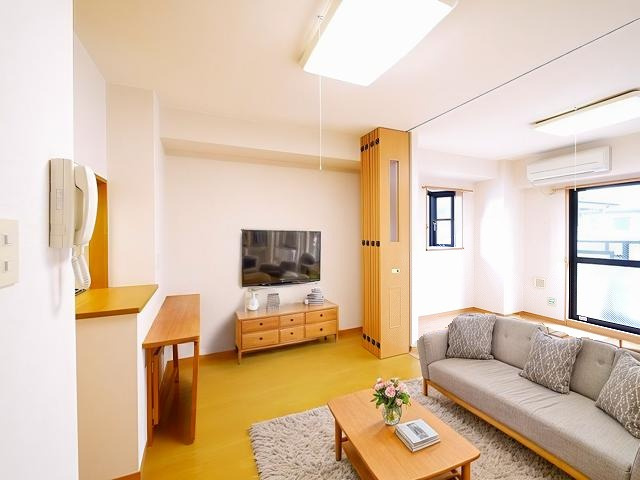 アンソレイエ　（前裁町）の居間・リビング|CGで家具等を配置したもので家具等は含まれません