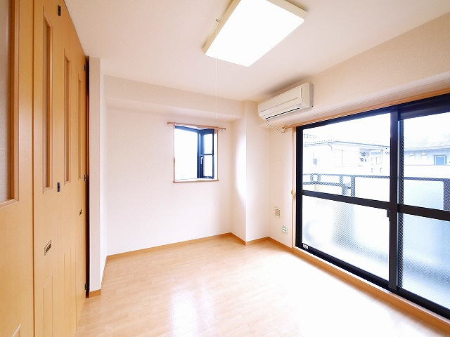 アンソレイエ　（前裁町）の寝室|寝室にぴったりのお部屋です