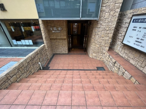 ISOビルのエントランス|清潔なエントランスです