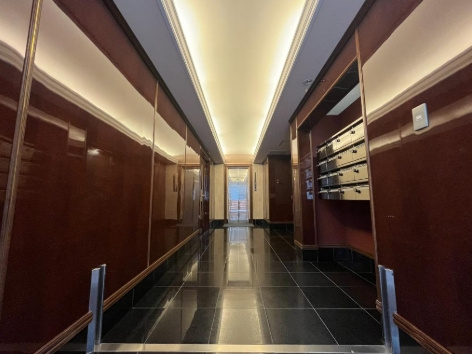 ISOビルのロビー|落ち着いたロビーです