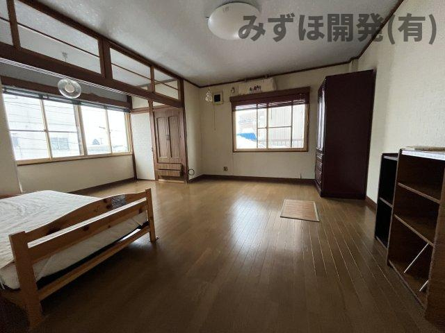 新庄市本町の洋室