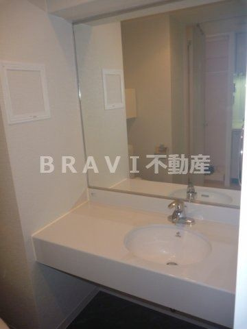 CITY SPIRE堺筋本町　BRAVI不動産の独立洗面台|【リトルリバー本町橋】独立洗面台で身支度をすべて済ませてしまいましょう