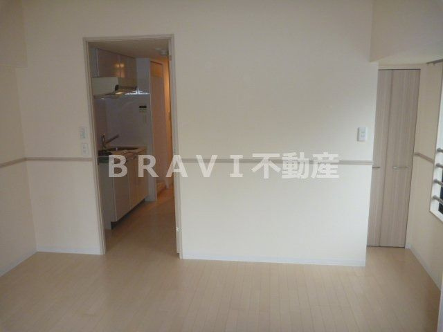 CITY SPIRE堺筋本町　BRAVI不動産の居間・リビング|【リトルリバー本町橋】こちらのリビングで趣味の時間をお楽しみください