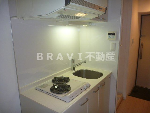 CITY SPIRE堺筋本町　BRAVI不動産のキッチン|【リトルリバー本町橋】コンパクトなキッチンで掃除もラクラク