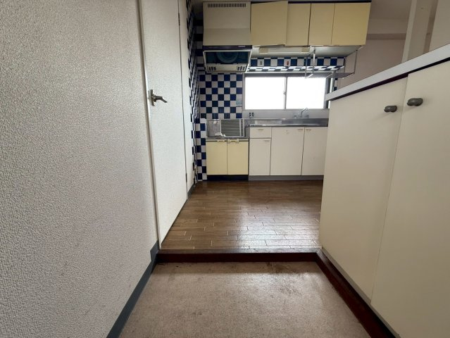 サンワライフマンションの玄関