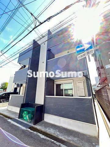 ＬＩＮＥＳ　ＣＨＲＯＭＥ の外観