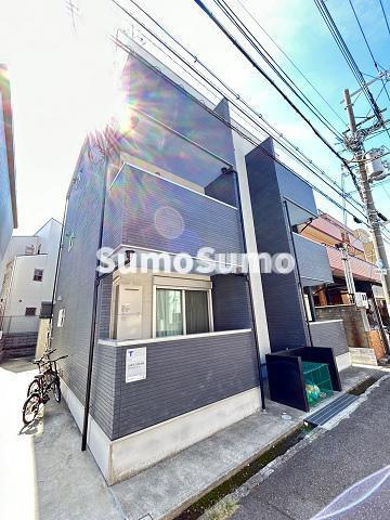 ＬＩＮＥＳ　ＣＨＲＯＭＥ の外観