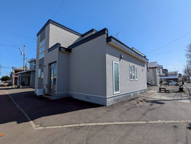 文苑4丁目　中古住宅の外観|角地で敷地広々使えます！