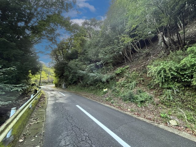 宇佐美みのりの村別荘地③の前面道路含む現地写真