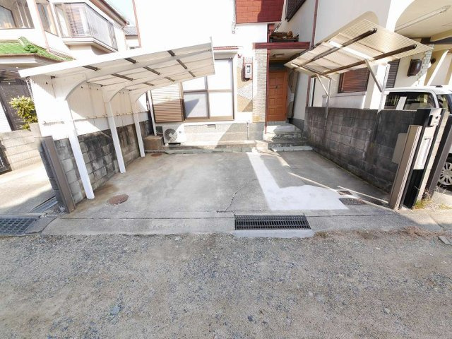 北区山田町戸建の駐車場|軽自動車並列2台分