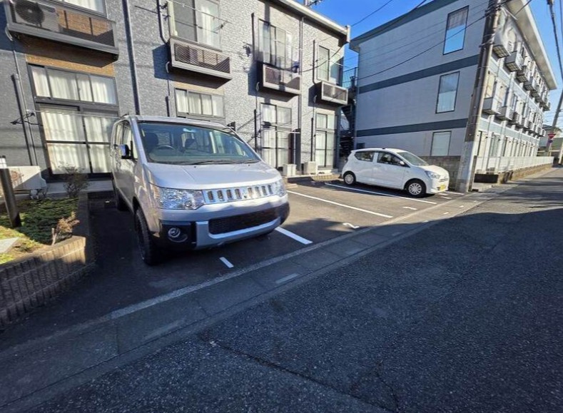 シャルマン北越谷Ⅵの駐車場
