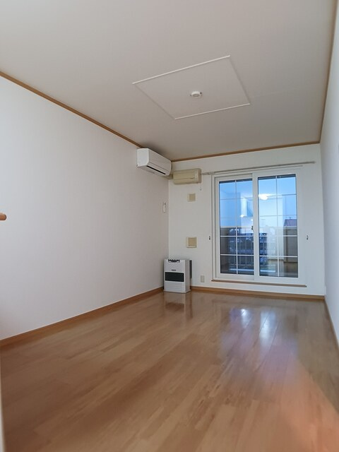 メゾン　ルミエールＢの居間・リビング