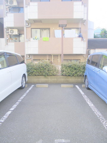 グランテーブル宮田の駐車場|豊かな緑が寄り添う住環境の中で暮らす