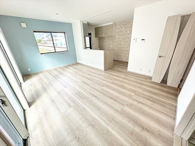 【居間・リビング】 | 新築一戸建て「南足柄市狩野」 | 開放感のあるリビング