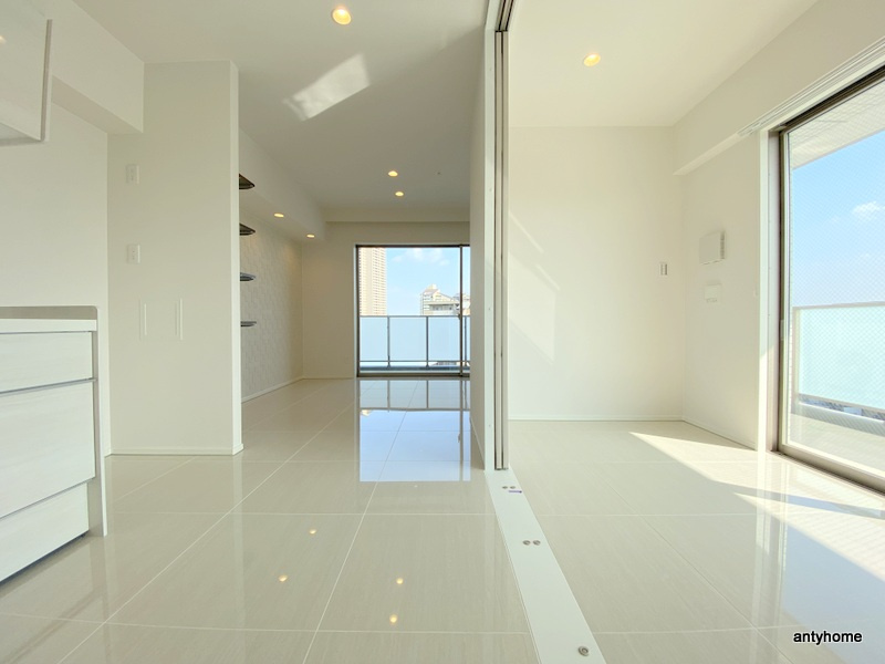 ベネチア天満橋　仲介手数料無料の居間・リビング