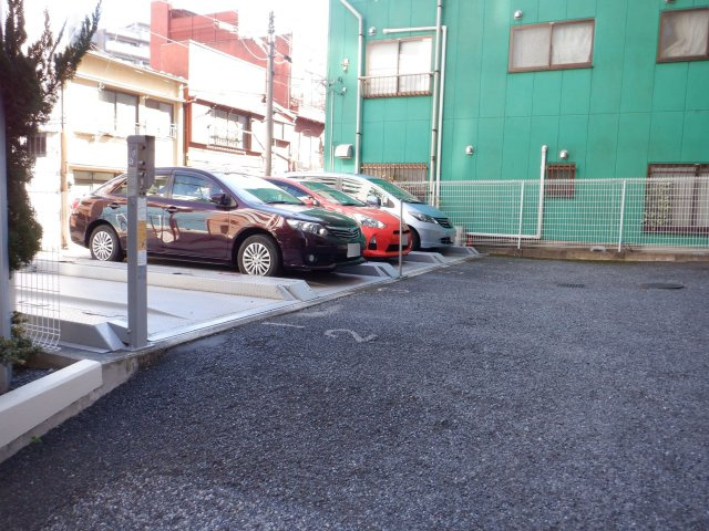 ハイホーム三ノ輪の駐車場