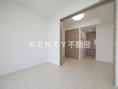 【寝室】 | ラフィスタ品川戸越 | 広くて明るい寝室