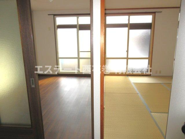 シティハイムサンポートⅠ、Ⅱの内装|洋室、和室のそれぞれの入口があります。